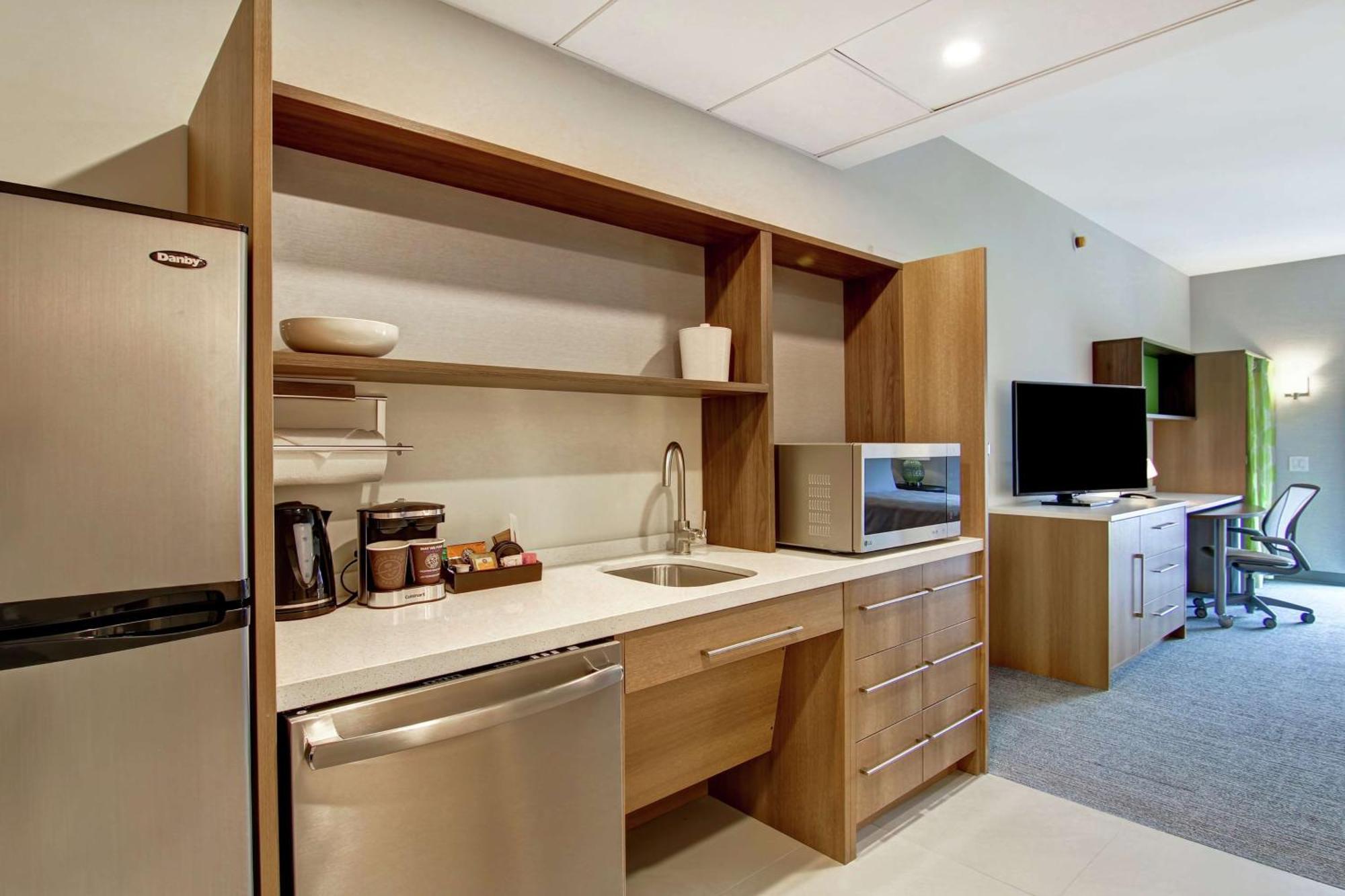 Home2 Suites By Hilton Montreal Dorval Exterior foto