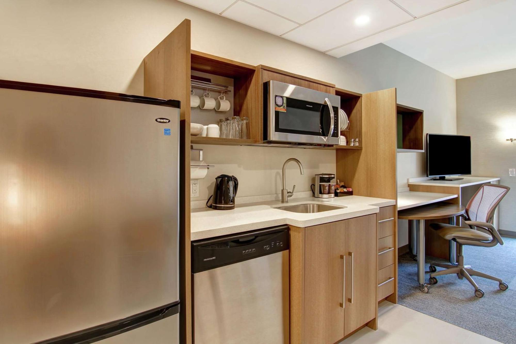 Home2 Suites By Hilton Montreal Dorval Exterior foto