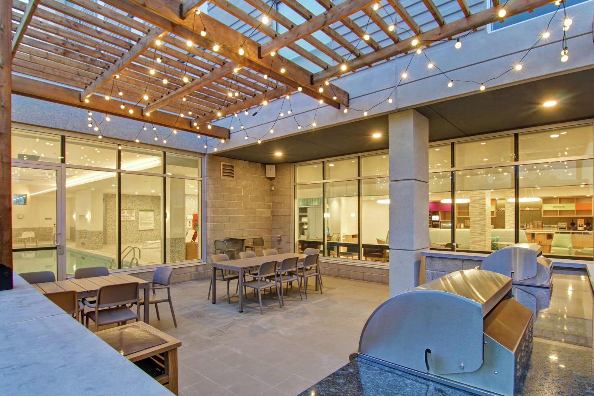 Home2 Suites By Hilton Montreal Dorval Exterior foto
