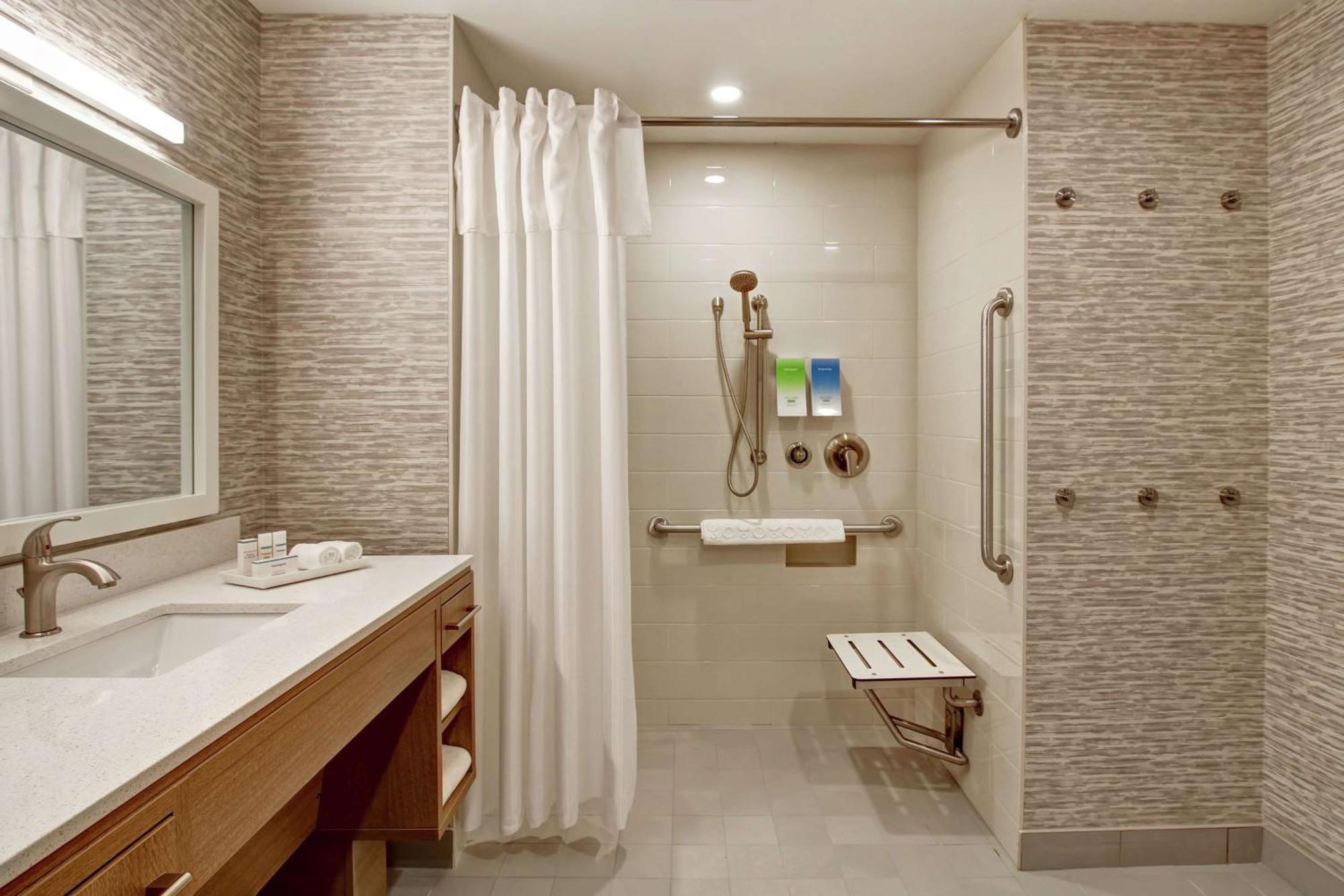 Home2 Suites By Hilton Montreal Dorval Exterior foto